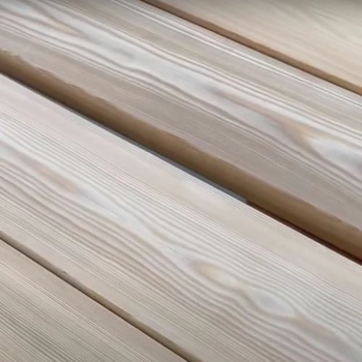 Доска террасная лиственница гладкая 28*90*6000, сорт Э (0,54м2)